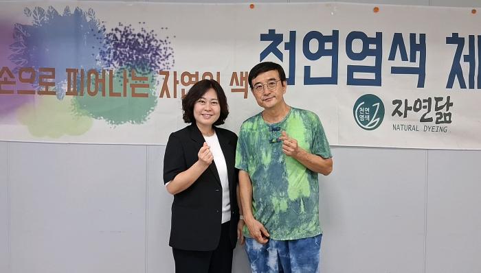 인천 서해구 청라2동 행정복지센터 동장 금미영과 한국뉴욕주립대학교 패션디자인학과 정재만 교수