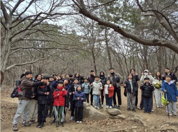 부산학생인성교육원, ‘금정산 가족사랑 등산학교’ 운영 기사 이미지
