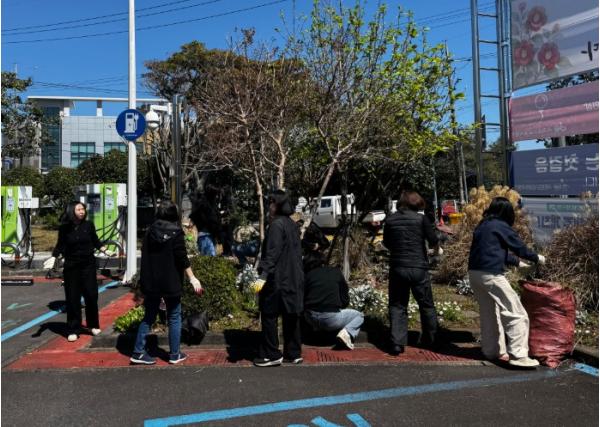 서귀포시교육지원청, 식목일 맞아 환경 정화 및 체육활동 실시 기사 이미지