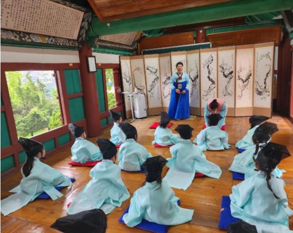 인천광역시교육청, ‘유아 세대공감 향교 체험 프로그램’ 운영 기사 이미지